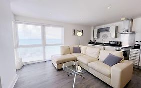 Stylish Seaview One-Bedroom Apt