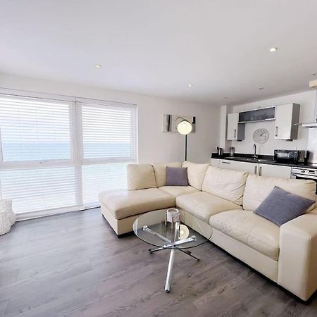 Stylish Seaview One-Bedroom Apt Swansea Exterior photo