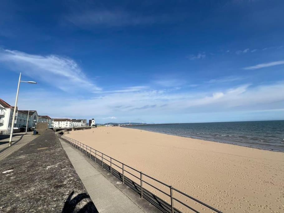 Stylish Seaview One-Bedroom Apt Swansea Exterior photo