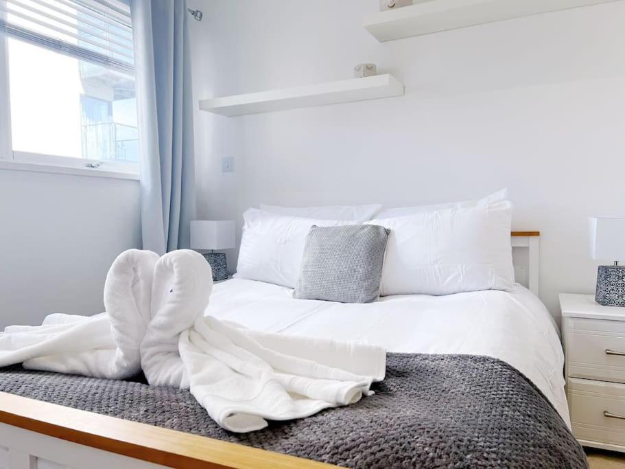 Stylish Seaview One-Bedroom Apt Swansea Exterior photo